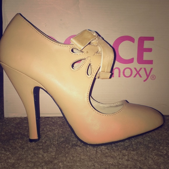 Nude Heels - Picture 1 of 3